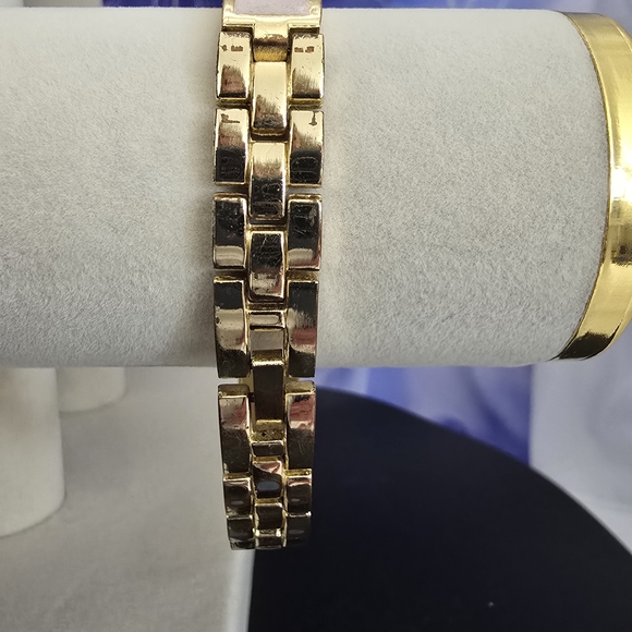 Gold and Cream Inlay Watch with Glitter Dial - Picture 4 of 8